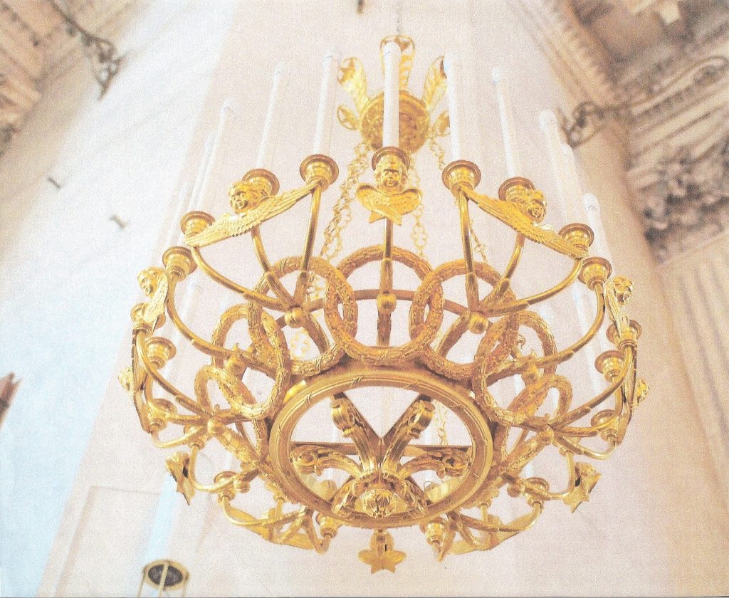 Chandelier in Trinity Cathedral in St. Petersburg — 4